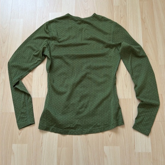 Smartwool women’s green merino wool layer top, size XS - Picture 2 of 12